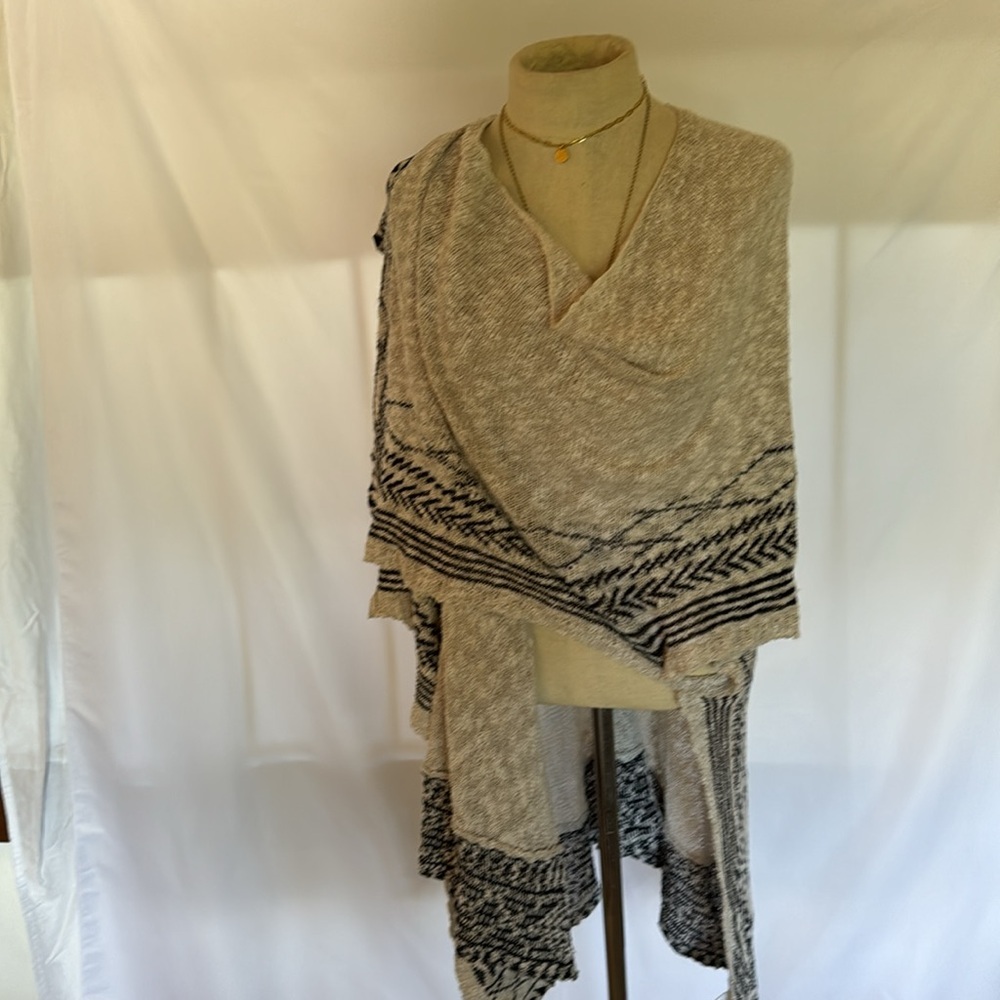Open Poncho - Picture 6 of 9
